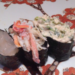 寿司栄 華やぎ - 左から白海老、ズワイガニ、帆立の軍艦