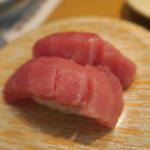 廻鮮寿司 塩釜港 - 地元塩竈産極上メバチマグロトロ700円