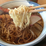 Yabukin - 麺は中華麺です