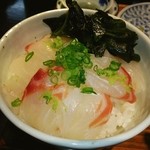 旬彩 鯛樹 - 鯛の刺身を ご飯に乗せます❤
      (*ﾟ∀ﾟ人ﾟ∀ﾟ*)♪