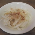 カレーキッチン福耳 - 玉葱のサラダ