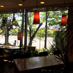 カフェ・デュース - 店内