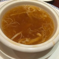 萬珍樓 本店 - 鮑入りフカヒレスープ