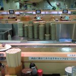 お魚天国 すし若 - すし若・素通しのカウンター