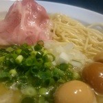 丿貫 - 金目鯛ベースのマッドクラブそば・950円　うずら・50円