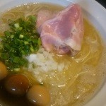 丿貫 - 金目鯛ベースのマッドクラブそば・950円　うずら・50円