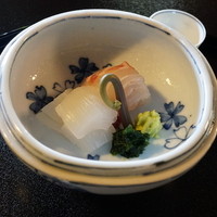 招福樓 本店 - お造り：紋甲烏賊、鯛