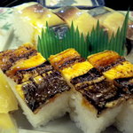鮨と麺　うまい門 - 穴子の押し寿司とバッテラです
