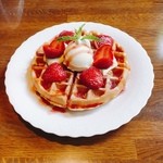 にしおく珈琲店 - イチゴワッフル