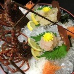 大勢 - もう食べきれないと思った頃に伊勢海老のお造り！これも２尾で５人前だ！