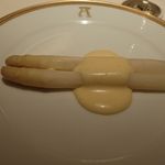 アピシウス - 春の定番　ロワール産ホワイトアスパラのオランデーズソース