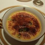 アピシウス - 卵のパルフェとフォアグラのグラタン仕立て　黒トリュフのクゥーリ