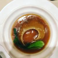 礼華 - フカヒレの土鍋入り姿煮込み。サイズぴったりな土鍋はお店の特注なんだと思います。