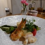 ステラート - ヒラメと天使の海老のソテー
      バジルソース