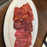 焼肉 ジャンボ 篠崎本店 - 上からカルビ、ハラミ、ロース