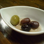 オレンジ - ②地中海のオリーブ盛り合わせ