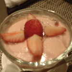 神楽坂芝蘭 - イチゴのプリン