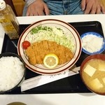 ドライブインみゆき - トンカツ定食