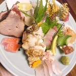 吉祥寺 三うら - 刺身盛り合わせ。