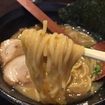 元五郎 - ラーメン(680円)麺リフト