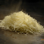 シャカ - シャキシャキのじゃがいも。鉄板に乗せたところ