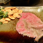 シャカ - 牛肉の薄切り。お皿に乗せたところ