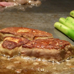 シャカ - フォアグラを焼いているところ