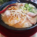 ラーメン横綱 - ラーメン横綱外大前店のチャーシュー麺。チャーシュー感じよく折れ曲がってます。（09.11）