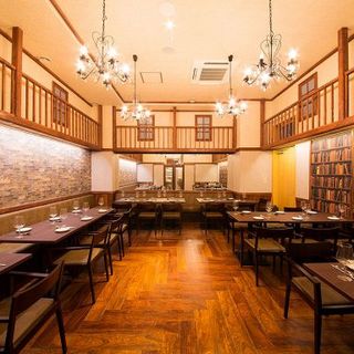 木の温もりを感じられるオシャレな店内☆