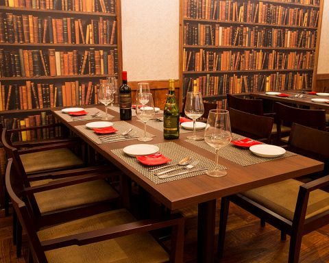 座席 : 炉端ビストロ ニクオ&ベジコ （【旧店名】ピザと肉 サカバ LUNO