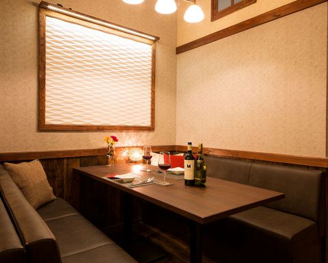 座席 : 炉端ビストロ ニクオ&ベジコ （【旧店名】ピザと肉 サカバ LUNO