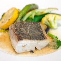 アーティショー - 私は鮮魚（今日はサワラ）のポワレ　焦がしバターソース　温野菜の付け合せたっぷりでいいですね