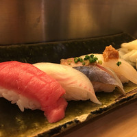 鮨竜 - 握り（中トロ、ひらめ、鯵、いか）