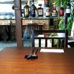 トラットリア・ノブ - 店内はシンプルな内装