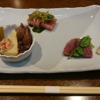 知喜多 横浜西口店 - 三種前菜の盛合せ
                  自家製牛コンビーフ西洋山葵添えが特に美味しかったです。