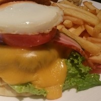 グランド キッチン - ビーフハンバーガー