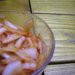 さらじゅ - 備え付けのたまねぎのアチャールは名脇役