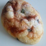 ロヂウラベーカリー - ピスタチオとベルギーチョコのパン