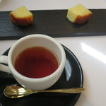 プレゼンテ スギ - (2016年5月)紅茶と小菓子（レモンケーキ）