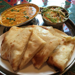 本格インド&ネパール料理バラヒ - チーズナンセット、かなりのボリュームで、女性は食べきるのが難しいかも。お腹を空かせていってください。