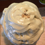 ブン ブン ブラウ カフェ ウィズ ビーハイヴ - ベルガモットオレンジミルクとピスタチオのエスプーマ