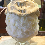 ブン ブン ブラウ カフェ ウィズ ビーハイヴ - ベルガモットオレンジミルクとピスタチオのエスプーマ 900円
      