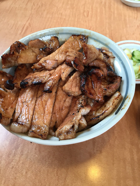 肉厚！特盛豚丼セット！』by knpm29 : 十勝豚丼 いっぴん 札幌