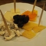 バル  ハルヤ - チーズの盛り合わせ(2016/04/28)