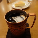 ノタリ - アイスコーヒー（単品３９０円）とチーズケーキのセットは６４０円
