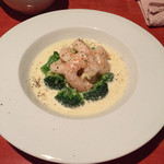 Goose - ぷりぷり海老とブロッコリーのゴルゴンゾーラソースあえです。