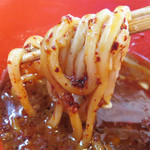 御〇屋 - 濃厚バージョンのつけ汁。
なかなかの高脂肪・高蛋白モードです。
胡麻も入ってるのかなぁ。食が進む味付けです。
辛さはノーマル～3倍まで選べるので、3倍にしましたが油が舌にまとわりつく分、辛いです。
