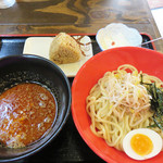 御〇屋 - つけ麺ランチ780円。セットには焼豚おにぎりと杏仁豆腐(or 小鉢)が付いてます。
