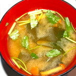 山ぼたん - 味噌汁 出汁がよく効いています
      