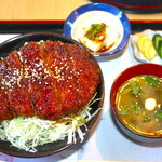 ソースカツ丼 1680円 味噌汁＋小鉢＋漬物付き